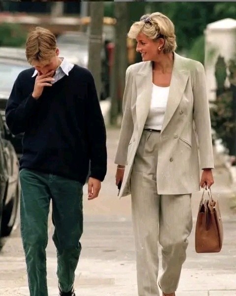 Prince William and Princess Diana's Last Photo: A Touching Story of Grief and Strength
